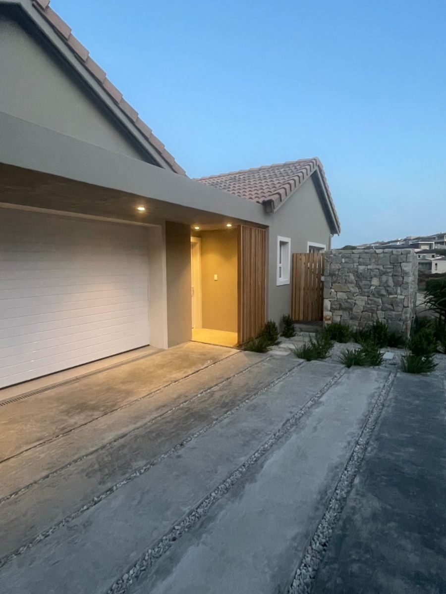 4 Bedroom Property for Sale in Whale Rock Heights Western Cape